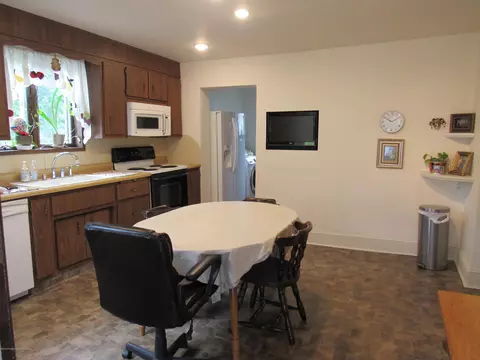 178 E Pine St, Dunmore, PA 18512 photo 18