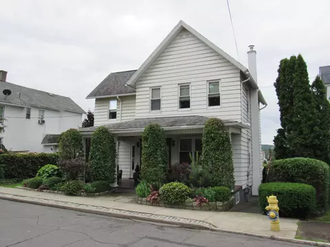 178 E Pine St, Dunmore, PA 18512 photo 2