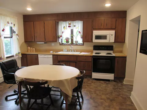 178 E Pine St, Dunmore, PA 18512 photo 17