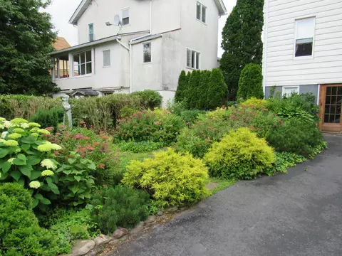 178 E Pine St, Dunmore, PA 18512 photo 8