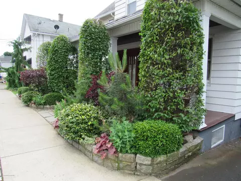 178 E Pine St, Dunmore, PA 18512 photo 3