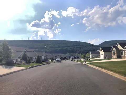 103 Forest Dr, Eynon, PA 18403 photo 3