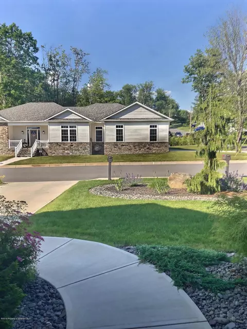 103 Forest Dr, Eynon, PA 18403 photo 4