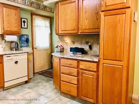 44 Elm St, Old Forge, PA 18518 photo 5