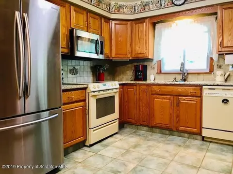 44 Elm St, Old Forge, PA 18518 photo 7
