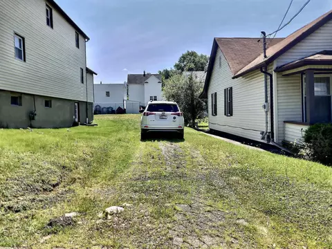 603 E Pine St, Olyphant, PA 18447 photo 2