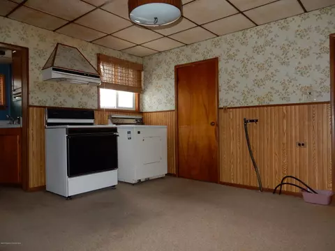 698 E Lackawanna Ave, Olyphant, PA 18447 photo 5