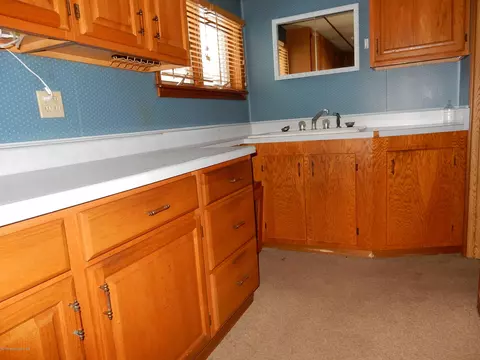 698 E Lackawanna Ave, Olyphant, PA 18447 photo 3