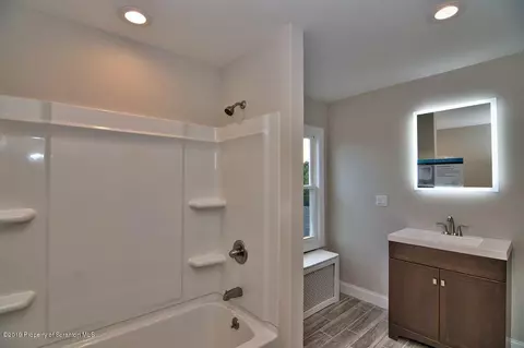 152 E Pine St, Dunmore, PA 18512 photo 32