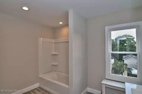 152 E Pine St, Dunmore, PA 18512 photo 30