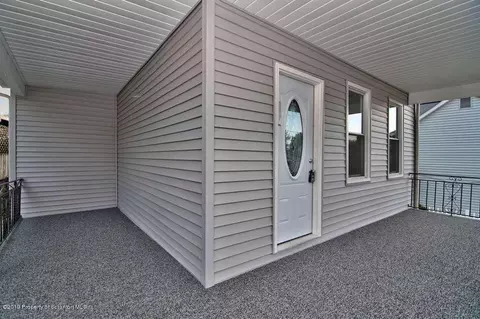 152 E Pine St, Dunmore, PA 18512 photo 33