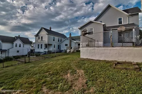 152 E Pine St, Dunmore, PA 18512 photo 41