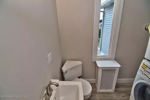 152 E Pine St, Dunmore, PA 18512 photo 12