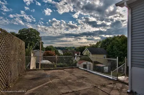 152 E Pine St, Dunmore, PA 18512 photo 37