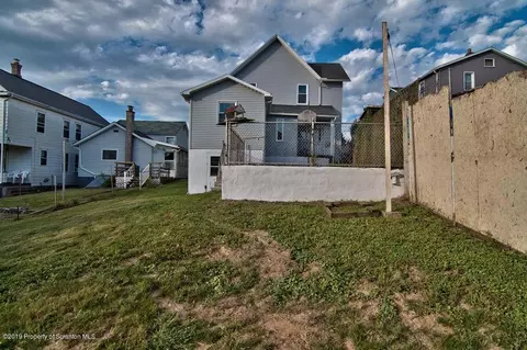 152 E Pine St, Dunmore, PA 18512 photo 39