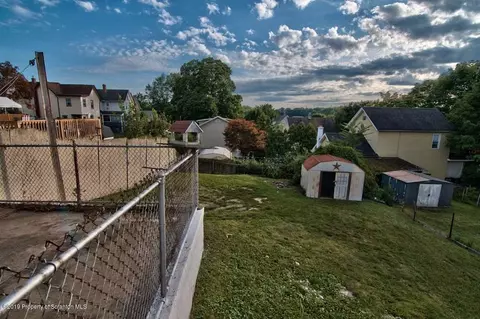 152 E Pine St, Dunmore, PA 18512 photo 38