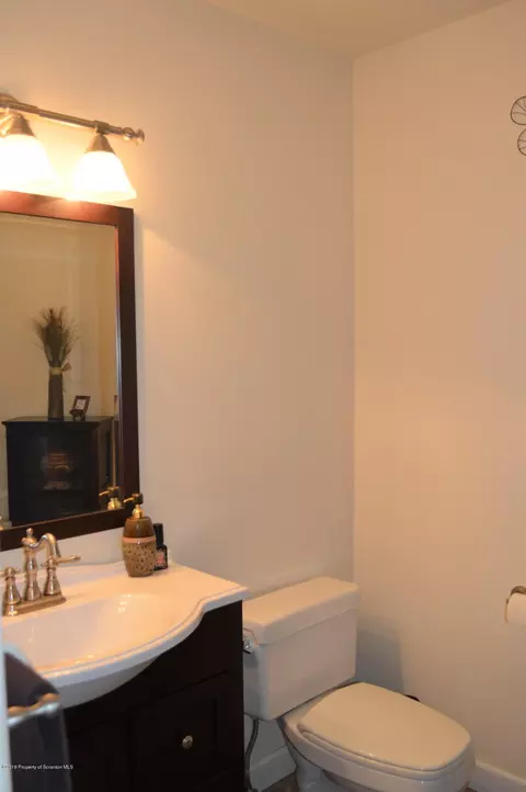 446 Main St, Eynon, PA 18403 photo 31