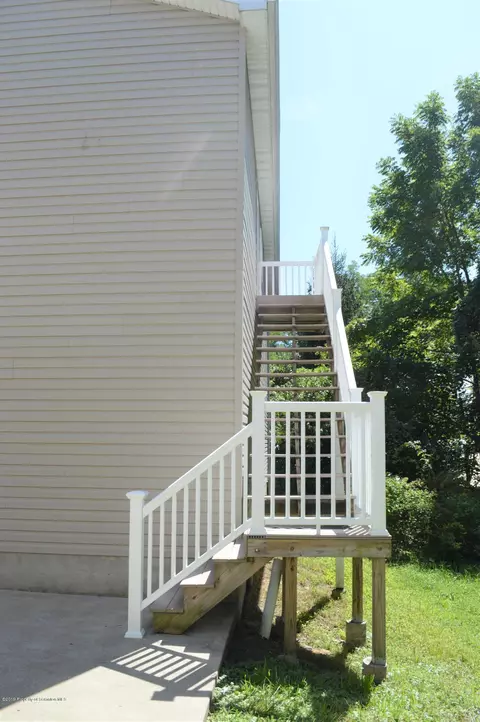 446 Main St, Eynon, PA 18403 photo 7