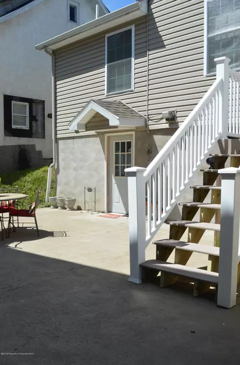 446 Main St, Eynon, PA 18403 photo 9