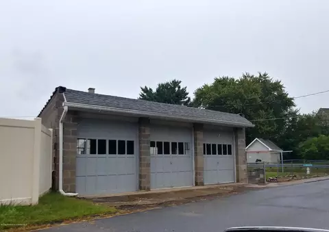 231 Mary St, Olyphant, PA 18447 photo 4