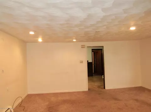 317 E Line St, Olyphant, PA 18447 photo 7