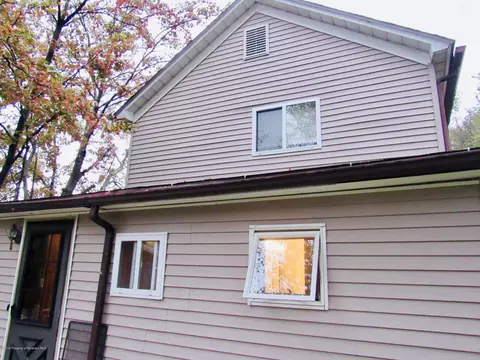 317 E Line St, Olyphant, PA 18447 photo 2