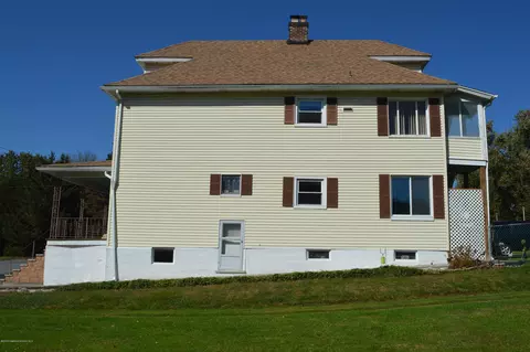 846 E Scott St, Olyphant, PA 18447 photo 4