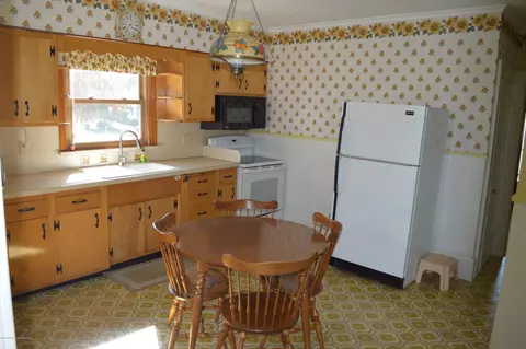 846 E Scott St, Olyphant, PA 18447 photo 8