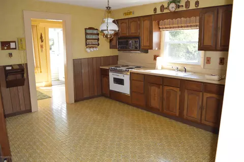 846 E Scott St, Olyphant, PA 18447 photo 29