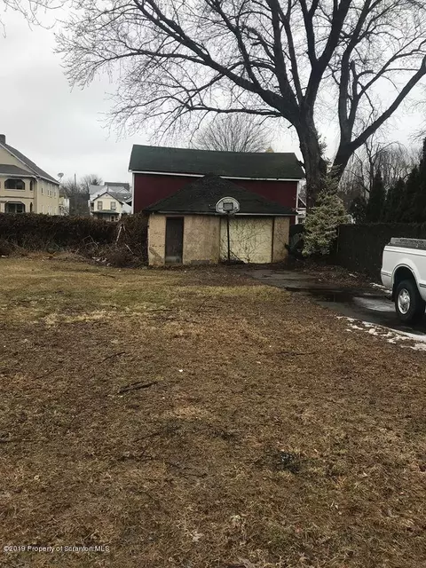 513 Maple St, Old Forge, PA 18518 photo 1