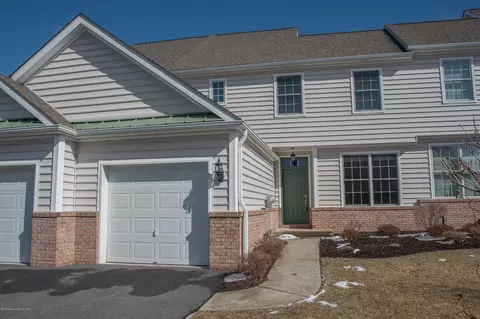 2003 Robinson Close, Moosic, PA 18507 photo 2