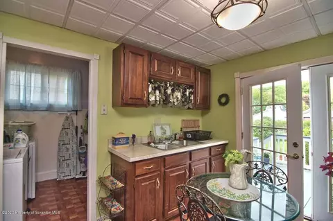 1133 Springbrook Ave, Moosic, PA 18507 photo 11