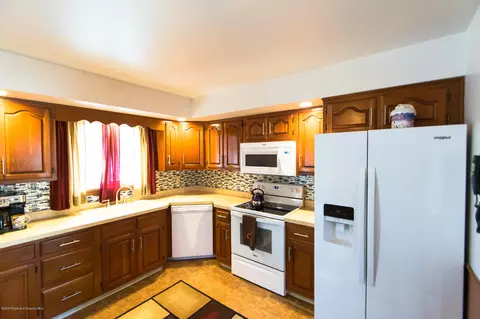 617 New St, Olyphant, PA 18447 photo 18