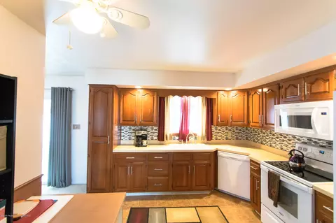 617 New St, Olyphant, PA 18447 photo 17