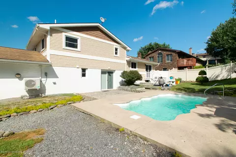 617 New St, Olyphant, PA 18447 photo 7