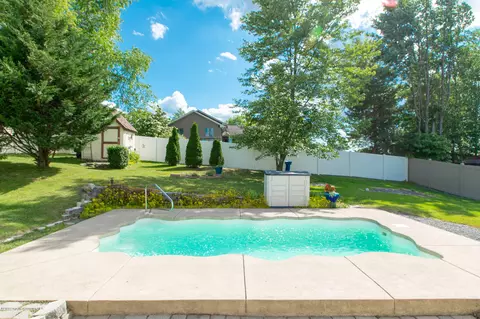 617 New St, Olyphant, PA 18447 photo 9