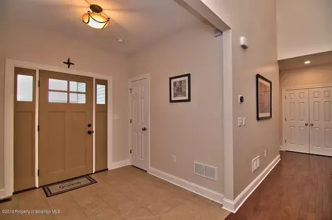100 Forest Dr, Eynon, PA 18403 photo 5