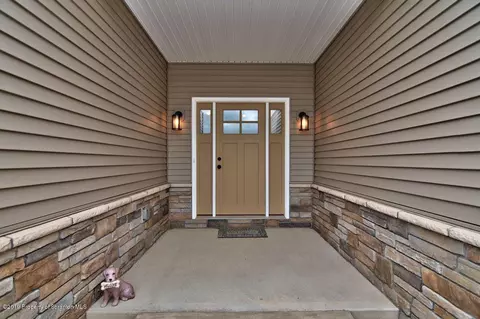 100 Forest Dr, Eynon, PA 18403 photo 3
