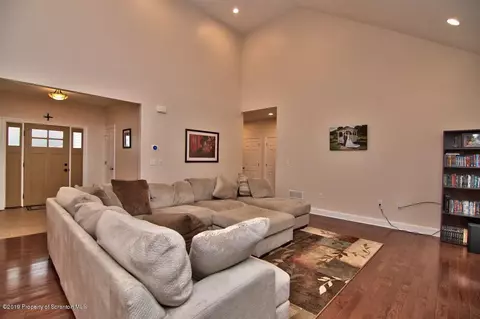 100 Forest Dr, Eynon, PA 18403 photo 9