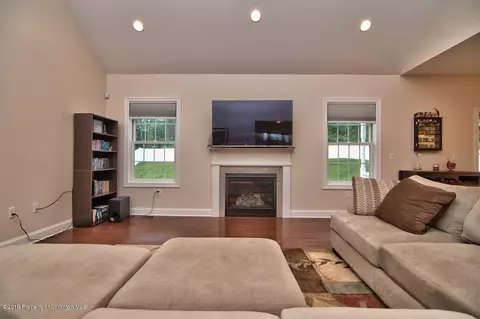 100 Forest Dr, Eynon, PA 18403 photo 7