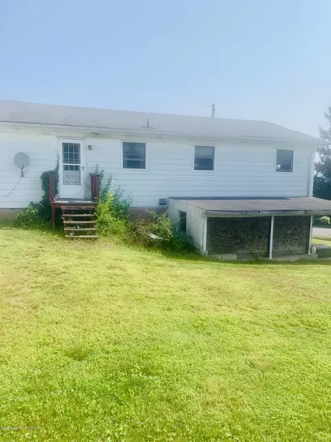 1226 Mowery St, Old Forge, PA 18518 photo 4