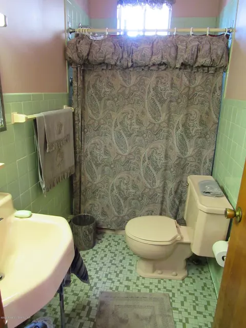 174 E Pine St, Dunmore, PA 18512 photo 17