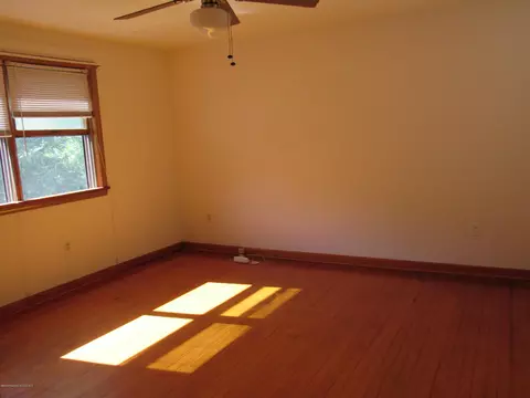174 E Pine St, Dunmore, PA 18512 photo 25