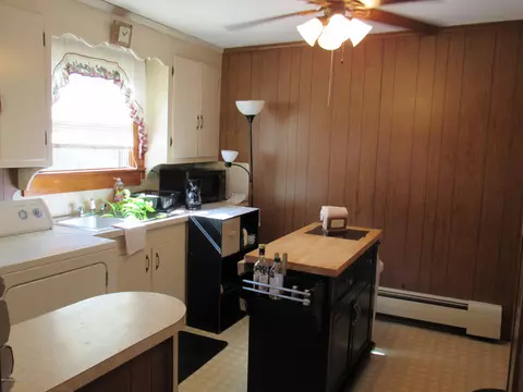 174 E Pine St, Dunmore, PA 18512 photo 22