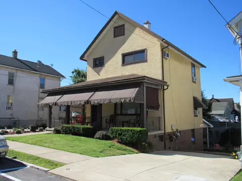 174 E Pine St, Dunmore, PA 18512 photo 2
