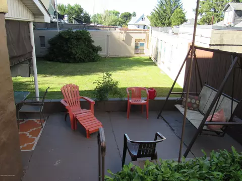 174 E Pine St, Dunmore, PA 18512 photo 7