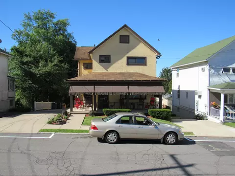174 E Pine St, Dunmore, PA 18512 photo 3