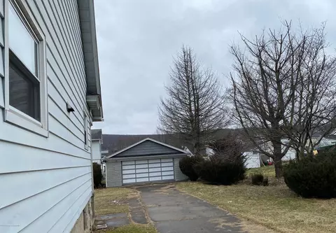 701 Maple St, Old Forge, PA 18518 photo 2