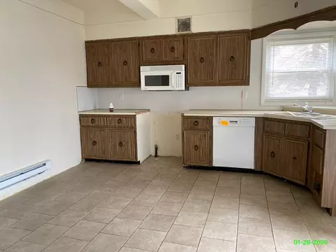 701 Maple St, Old Forge, PA 18518 photo 9