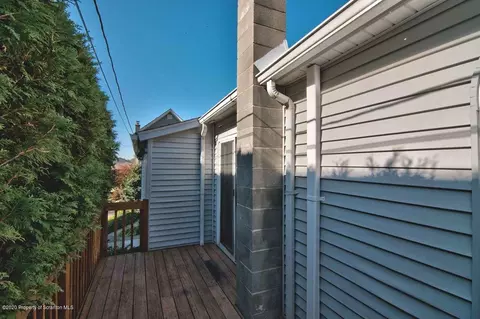 813 E Scott St, Olyphant, PA 18447 photo 4